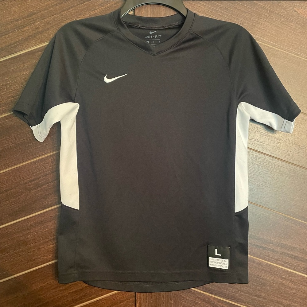 Nike Dri-Fit performance shirt boys size large